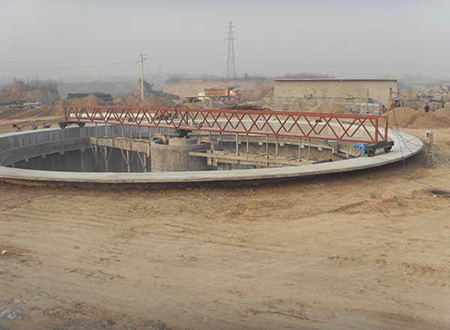 【半橋(qiáo)式周邊傳動虹吸泥機】—重量輕又可靠呦