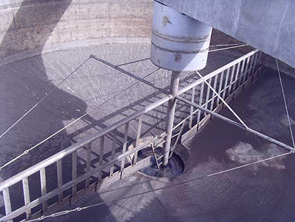 介紹一下,【中(zhōng)心傳動刮泥機】的驅動設備上(shàng)篇